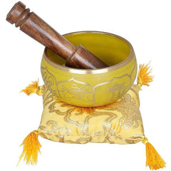 Messing-Klangschale mit Holzschlegel und gelbem Tuch mit Quasten