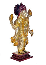 Dhanvantri-Idol in Seitenansicht, goldfarbene mehrarmige Statue mit roter Krone und rotem Sockel